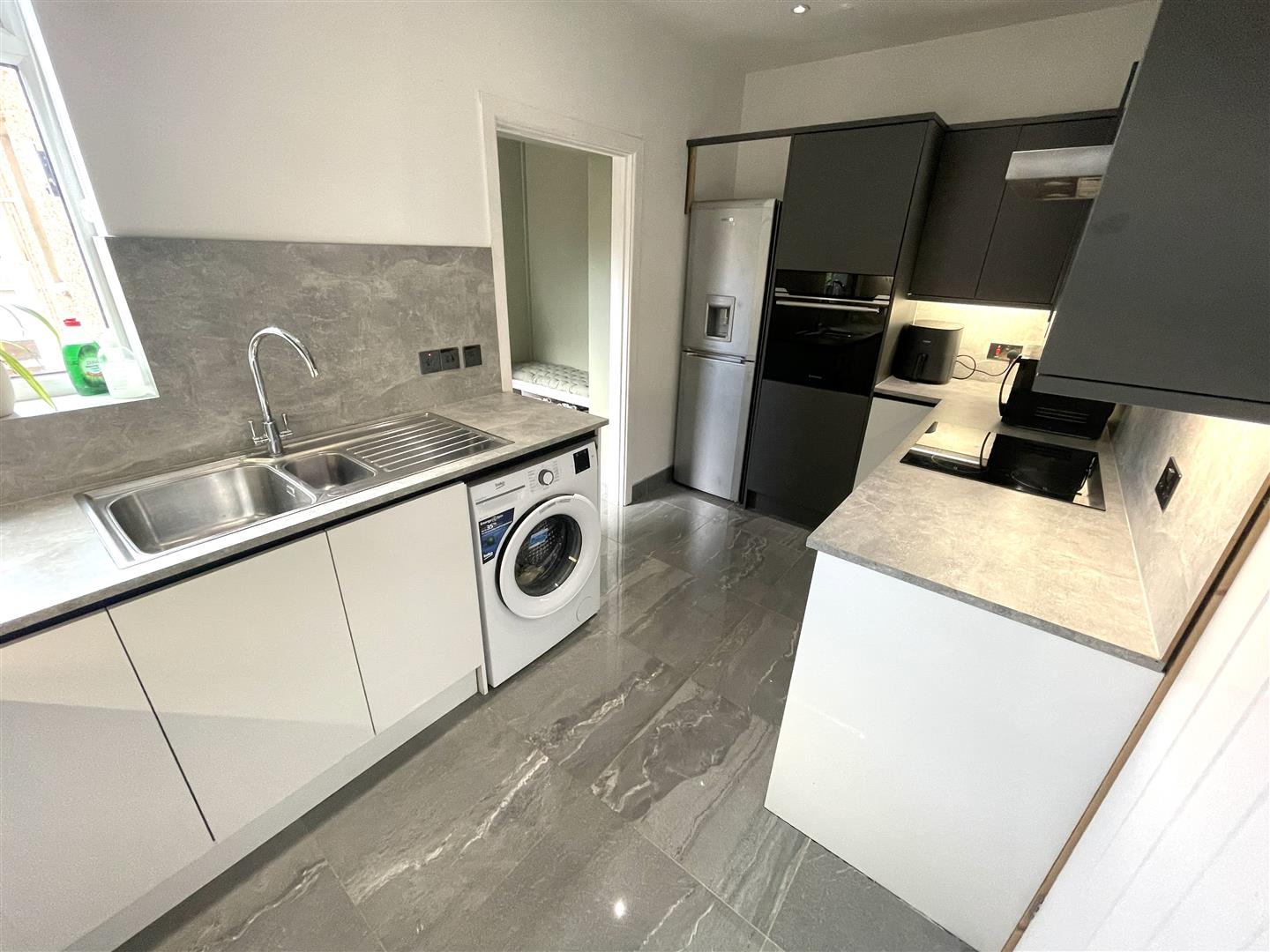 Brynllwchwr Road, Loughor, Swansea, SA4 6SQ